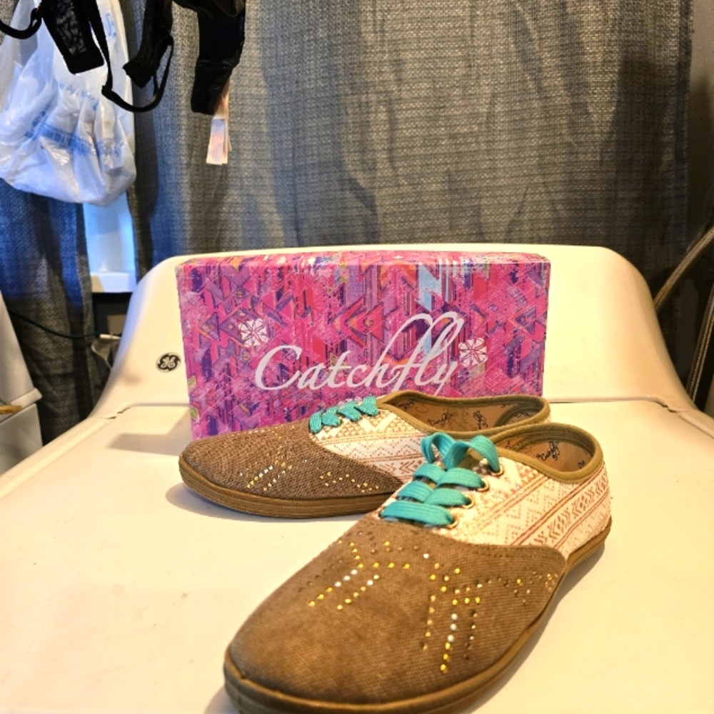 Brand new inbox, never worn catch fly loafers